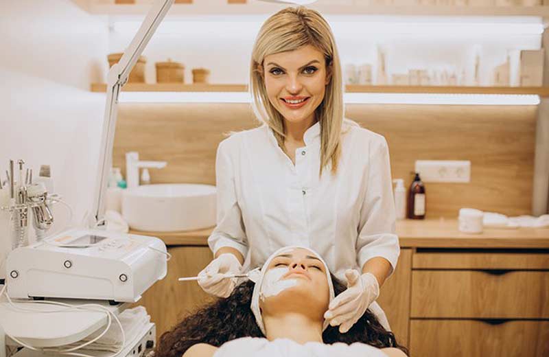 stroje dla personelu salonu kosmetycznego