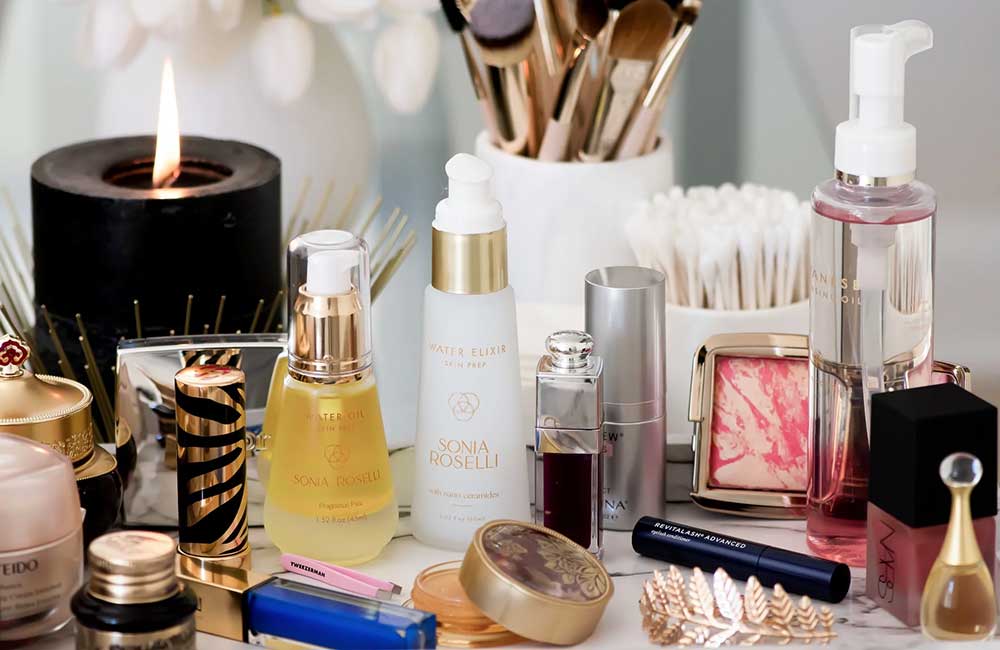 Podróż a kosmetyki – które z nich warto mieć zawsze przy sobie?