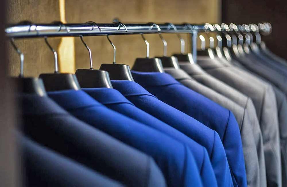 Garnitury męskie – jak wybrać model idealny do każdej okazji?