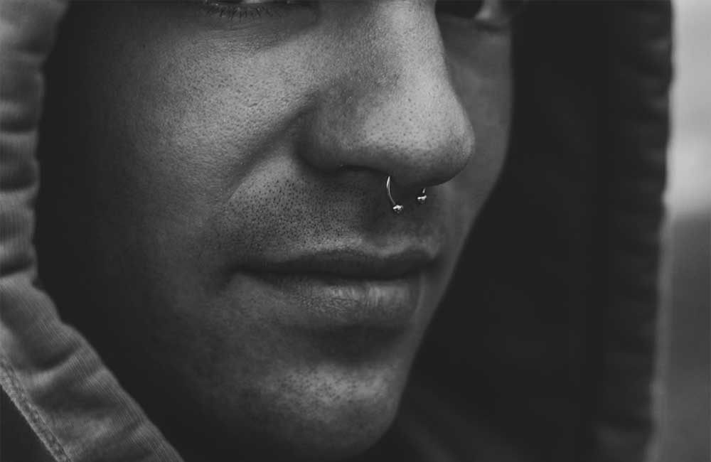 Kiedy można zmienić kolczyk do piercingu po pierwszym przekłuciu